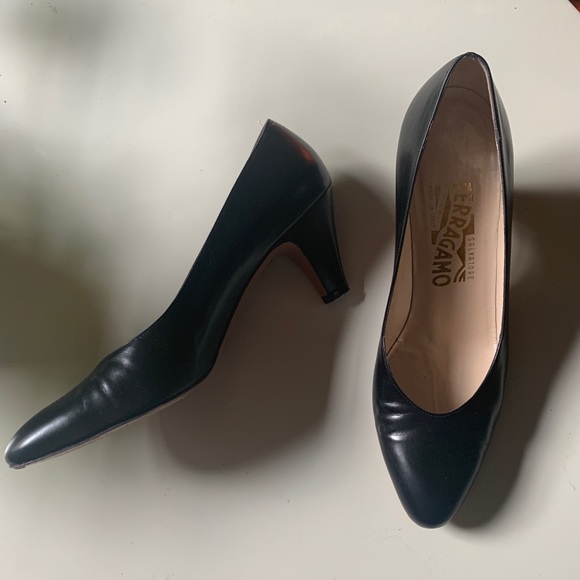 Ferragamo Shoes - Vintage Ferragamo shoes with small heel! Ferragamo Shoes - Vintage Ferragamo shoes with small heel!
